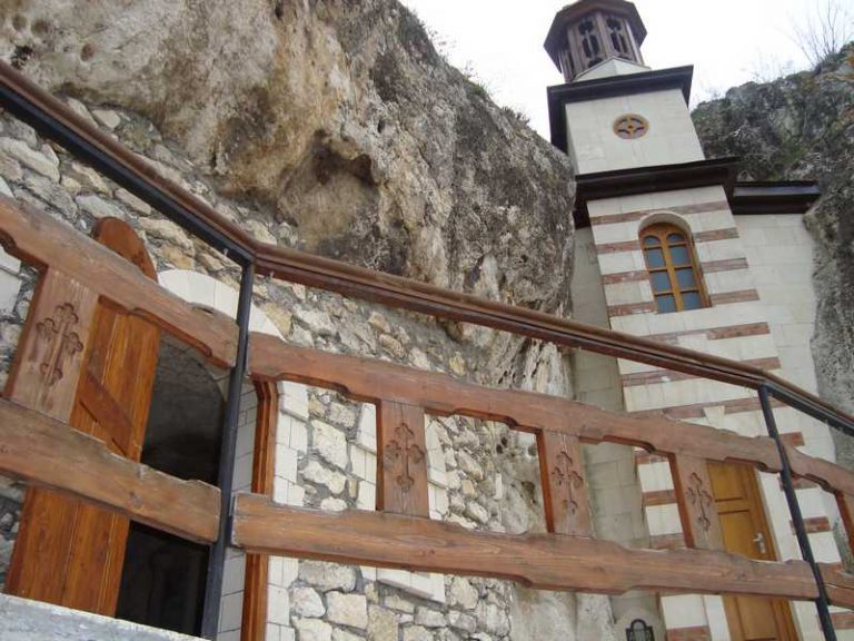 Басарбовски скален манастир 16