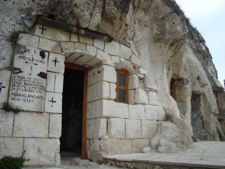 Басарбовски скален манастир 18