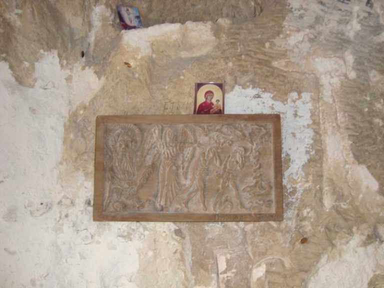 Басарбовски скален манастир 19